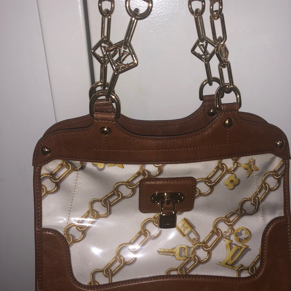 SUPER RARE Louis Vuitton chains bag